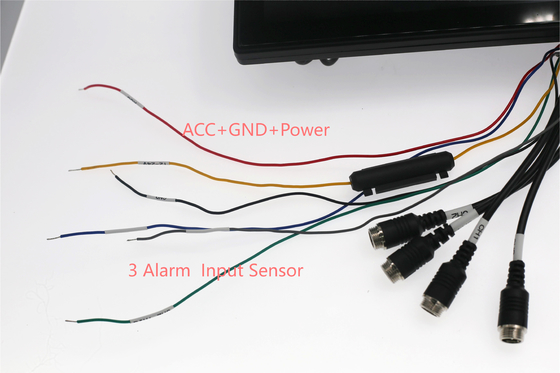 4G Car Mounted SD Card Recording All-In-One Machine dengan Monitoring 4 Saluran dan GPS Positioning