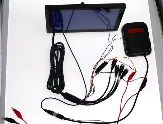 4G Car Mounted SD Card Recording All-In-One Machine dengan Monitoring 4 Saluran dan GPS Positioning